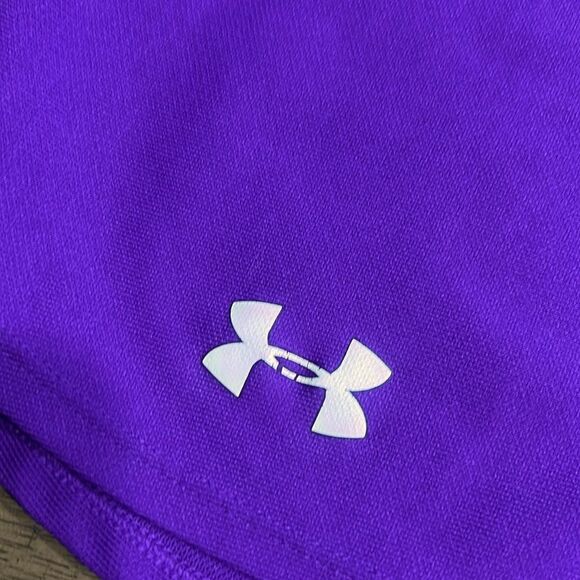 Under Armour loose fit shorts size medium - Picture 2 of 6